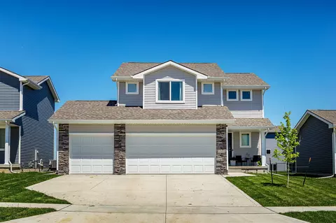1001 Willow Valley Dr, Norwalk, IA 50211