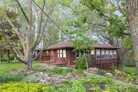 2226 Idaho Dr, Pella, IA 50219