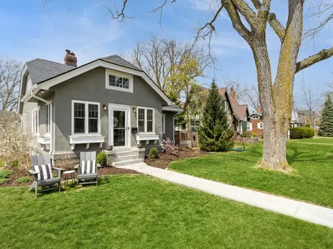 650 48th St, Des Moines, IA 50312