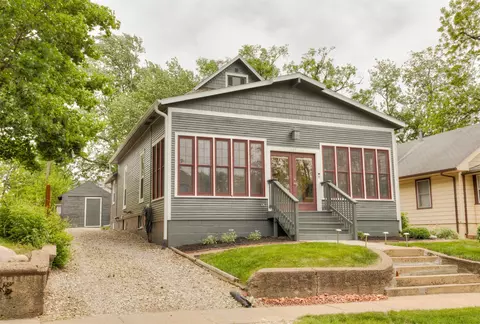 713 9th St, West Des Moines, IA 50265