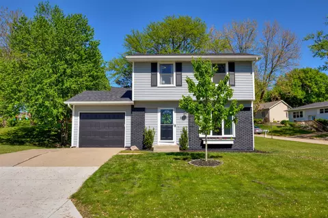 8979 Golden Valley Dr, Norwalk, IA 50211
