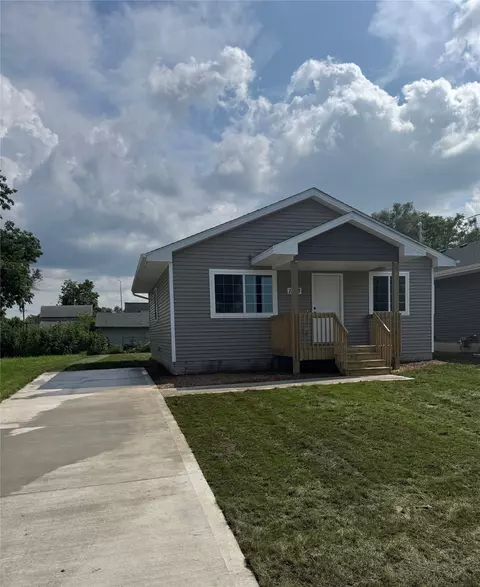 1533 Walker St, Des Moines, IA 50316
