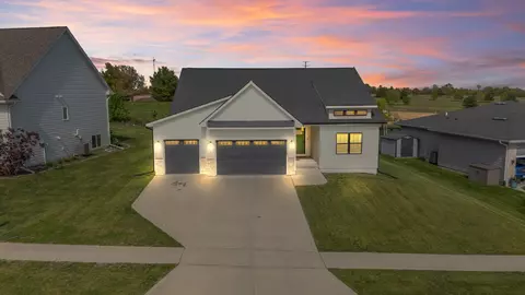 1114 Warrior Run Dr, Norwalk, IA 50211