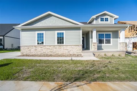 312 SW 17th St, Ankeny, IA 50023
