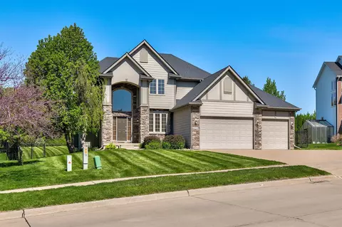 4710 148th St, Urbandale, IA 50323