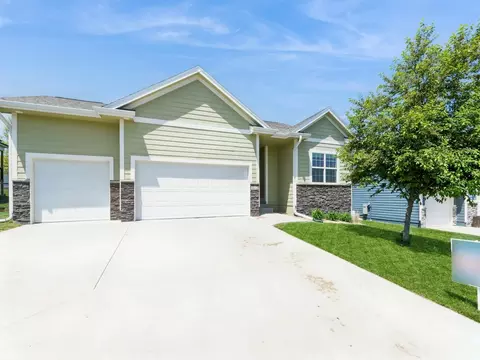 1642 S 11th St, Adel, IA 50003