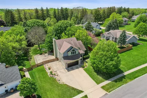14434 Hawthorn Dr, Clive, IA 50325