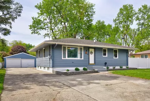 240 Bel Aire Dr, Waukee, IA 50263