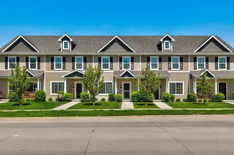 2308 Hazeltine Pl, Norwalk, IA 50211
