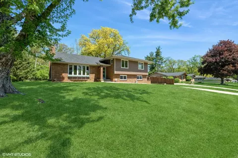 7805 Marilyn Dr, Windsor Heights, IA 50324