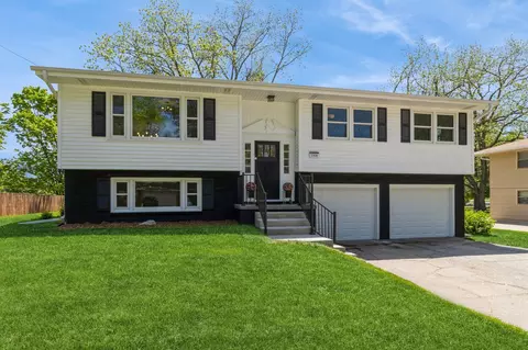 3308 Sylvania Dr, West Des Moines, IA 50266