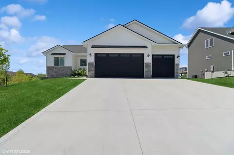 1808 Crabapple Ln, Granger, IA 50109