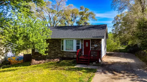 303 Kenyon Ave, Des Moines, IA 50315