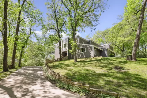 13282 Oak Brook Dr, Urbandale, IA 50323