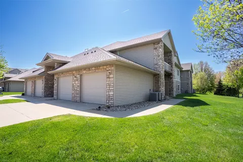 548 Kelsey Ln, Altoona, IA 50009