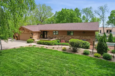 5310 NW Burr Oak Dr, Johnston, IA 50131