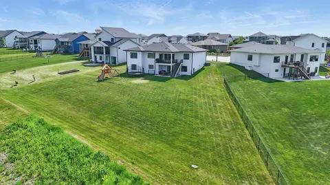 5535 164th St, Urbandale, IA 50323