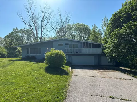 14216 Green Dr, Perry, IA 50220