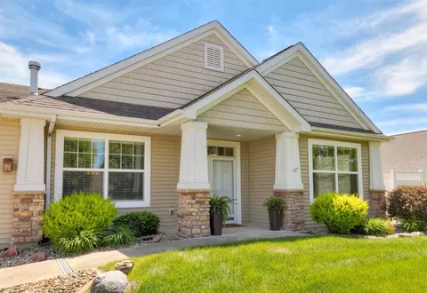 8342 Cody Dr, West Des Moines, IA 50266