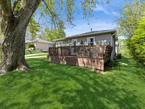 925 1st St N, Newton, IA 50208