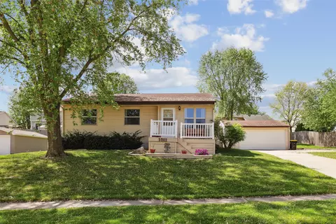 1511 Hyvue St, Adel, IA 50003
