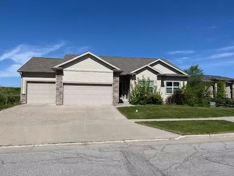 3003 Red Fox Rd, Ames, IA 50014