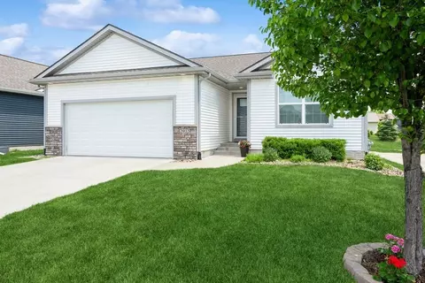 2915 SW Country Ln, Ankeny, IA 50023