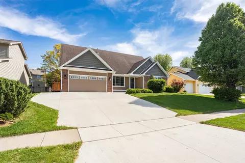 15046 Summit Dr, Clive, IA 50325