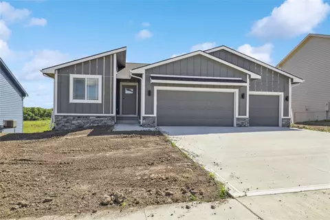 3285 NW Brookside Dr, Grimes, IA 50111