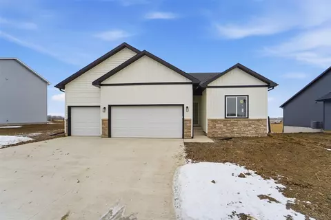403 Varley Ln, Stuart, IA 50250
