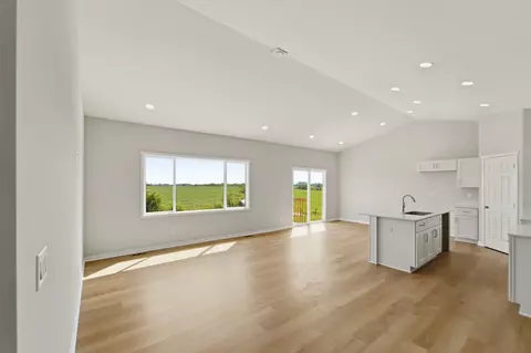 Living - 403 Varley Ln, Stuart, IA 50250 photo 2 of 3