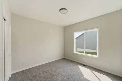 Bedroom - 403 Varley Ln, Stuart, IA 50250 photo 4 of 6