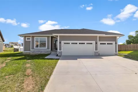 204 11th Ct NW, Bondurant, IA 50035