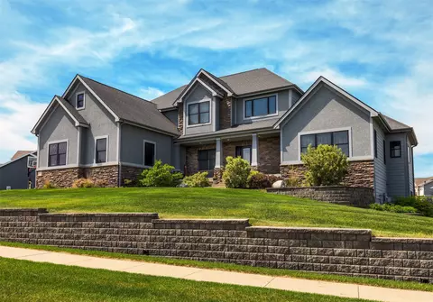 1905 Normandy Dr, Carlisle, IA 50047