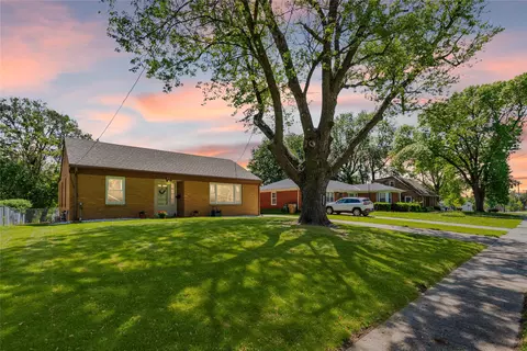 813 16th St, West Des Moines, IA 50265