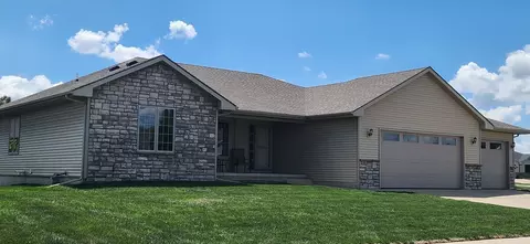 1415 Lake Shore Cir SE, Altoona, IA 50009