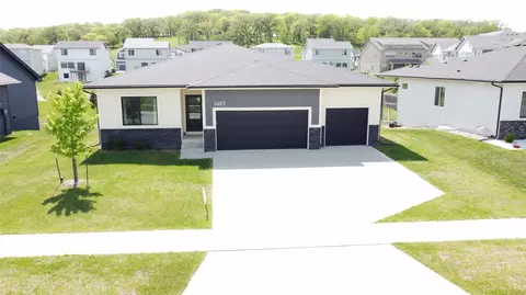 1497 S 100th St, West Des Moines, IA 50266