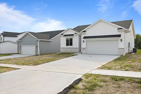 392 Napoli Ave, West Des Moines, IA 50266