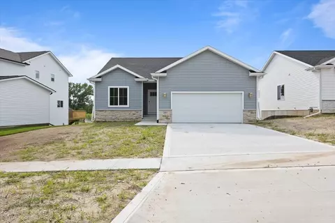 384 Napoli Ave, West Des Moines, IA 50266