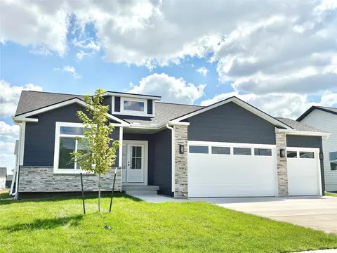 840 NW Prairie Rose Ln, Waukee, IA 50263