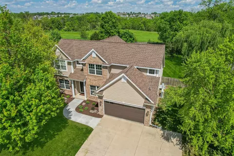 4019 152nd St, Urbandale, IA 50323