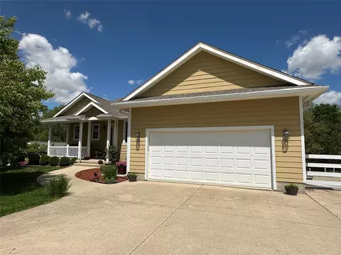 711 E Madison St, Winterset, IA 50273