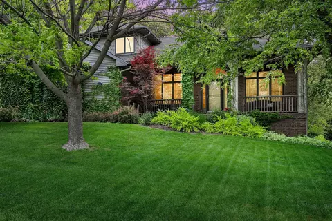 830 Highland Park Ave, Coralville, IA 52241