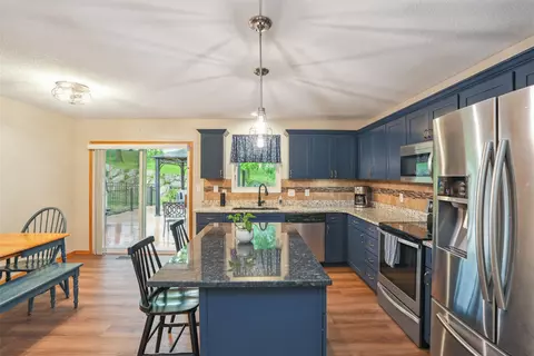 5200 Pine Valley Dr, Pleasant Hill, IA 50327
