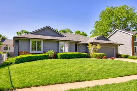 10760 Elmcrest Dr, Clive, IA 50325