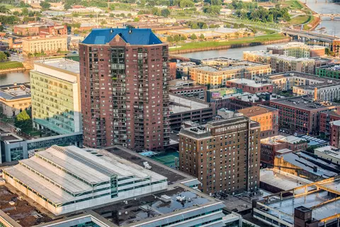400 Walnut St #201, Des Moines, IA 50309
