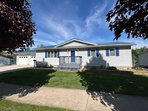 704 Wilson St, Tama, IA 52339
