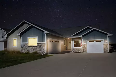 1412 NE Aspen Ct, Grimes, IA 50111