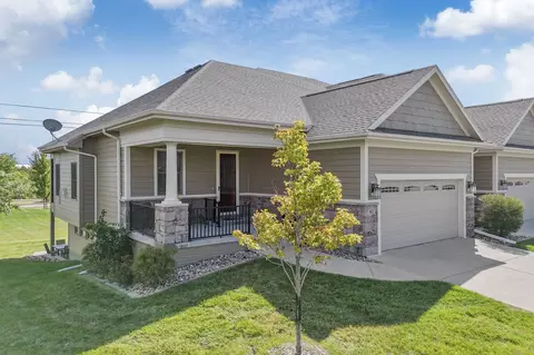 255 S 41st St #182, West Des Moines, IA 50265
