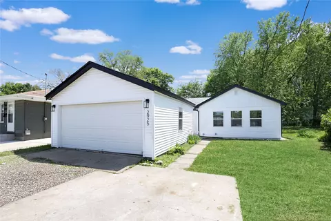 2925 Walker St, Des Moines, IA 50317